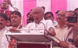 दतिया पहुंचे पूर्व मुख्यमंत्री दिग्विजय सिंह कांग्रेस प्रत्याशी राजेंद्र भारती के समर्थन में की सभा