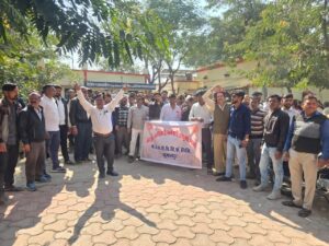 शुजालपुर, में विद्युत विभाग कर्मचारी से मारपीट का मामला तूल पकड़ता जा रहा है।