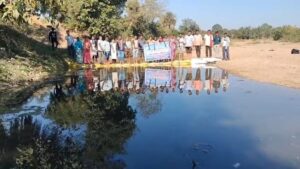 चंदन नदी में श्रमदान से हुआ विशाल बोरी बंधान, जल संरक्षण का दिया संदेश