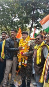 फौजी ओंकार सिंह का जयस ने किया भव्य स्वागत