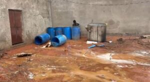 अवैध शराब कारोबार पर करैरा में बड़ी कार्रवाई, 446 लीटर हाथ भट्टी शराब जब्त