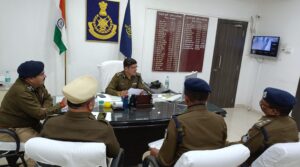 डीआईजी नवनीत भसीन ने ली समीक्षा बैठक, सोशल मीडिया पर रहेगी पैनी नजर