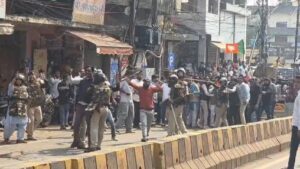 इंदौर क़े गांधी भवन के सामने हंगामा…