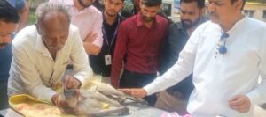 मानवता की मिसाल: मगरिया में घायल बंदर के बच्चे का सफल उपचार,