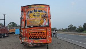 नेशनल हाईवे-52 पर तीर्थयात्रियों की बस को टैंकर ने मारी टक्कर, 10-12 घायल