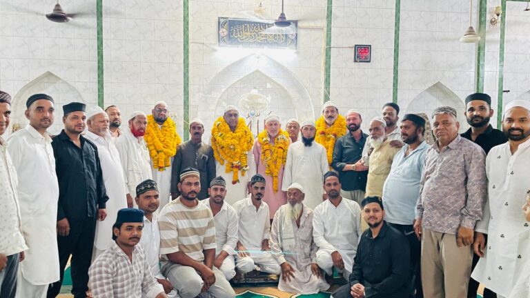 हज यात्रा पर जा रहे हज यात्री का नूरानी मस्जिद में भावभीना स्वागत,