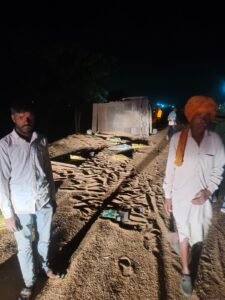 ट्रक ने गेहूं से भरे ट्रैक्टर को मारी टक्कर, एक गंभीर घायल