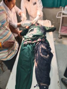 नेशनल हाईवे पर गए से टकराकर पति-पत्नी हुए घायल
