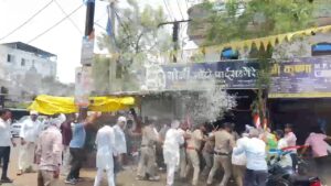 पटवारी के समर्थन में कांग्रेस का प्रदर्शन, मुख्यमंत्री का पुतला फूंका