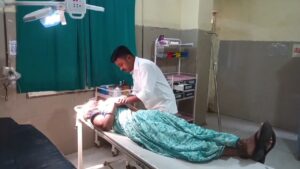 घरेलू विवाद में पति ने पत्नी व ससुर से की मारपीट, दोनों जिला अस्पताल में भर्ती