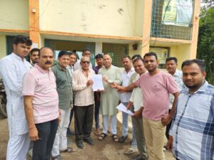 मंडी शुल्क वृद्धि पर व्यापारीयो का सरकार के खिलाफ हल्ला बोल मुख्यमंत्री के नाम सौंपा ज्ञापन