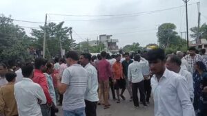 प्रियांशु हत्याकांड कालापीपल पुलिस की कार्रवाई से नाराज परिजनों ने किया चक्कर जाम