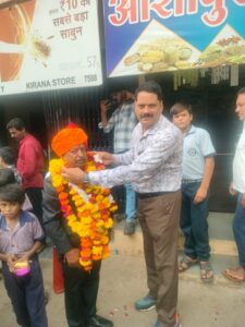 वरिष्ठ शिक्षक हरि सिंह देवड़ा के सेवानिवृत्त होने पर पूरे गांव ने आत्मीयता अभिनंदन