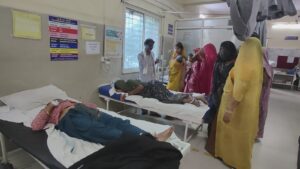 मजदूरों से भरी ट्रैक्टर-ट्रॉली नाली में पलटी, 8 से 10 घायल