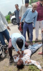 शुजालपुर-आष्टा मार्ग पर दर्दनाक हादसा पिकअप ने बाइक को मारी जोरदार टक्कर पिता-पुत्र की मौत; पोता गंभीर