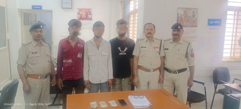 चलती ट्रेन में पर्स चोरी करने वाले तीन आरोपी गिरफ्तार