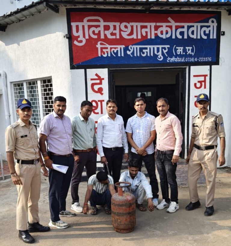 घर का ताला तोड़कर चोरी करने वाले दो आरोपी गिरफ्तार