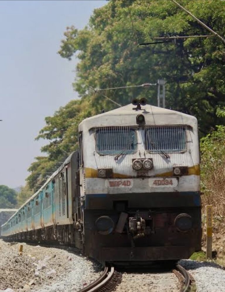बरेली एक्सप्रेस के AC कोच से 10 लाख का सामान चोरी, FIR में एक सप्ताह की देरी