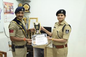 तीन पुलिस टीमों के चार प्रधान आरक्षक व दो आरक्षकों को मिला POLICE PRIDE OF THE WEEK” सम्मान
