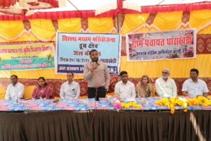 धाराखेड़ी में आयोजित कार्यक्रम में ड्रिप-स्प्रिंकलर से सिंचाई करने वाले किसानों का सम्मान